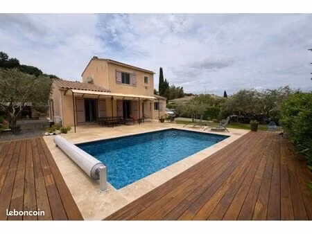 maison très bien équipée à aigues vives