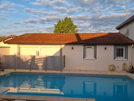 loue meublé agréable et tranquille dans village à 12 mn de bourg en bresse dans résidence 