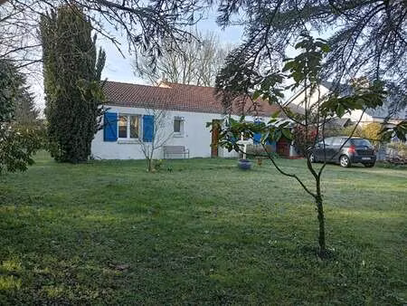 vente maison aux brouzils (85260) : à vendre / 95m² les brouzils