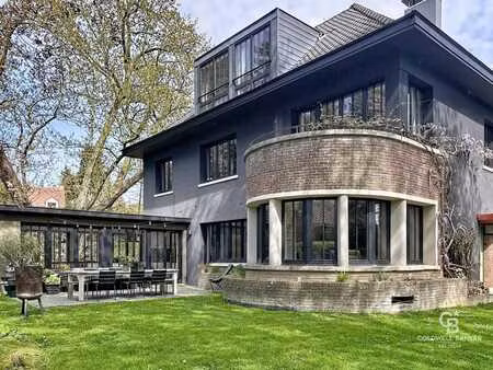 propriété de caractère avec dépendance