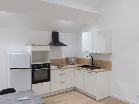 ? t2 refait à neuf – parking – terrasse – 42 m²