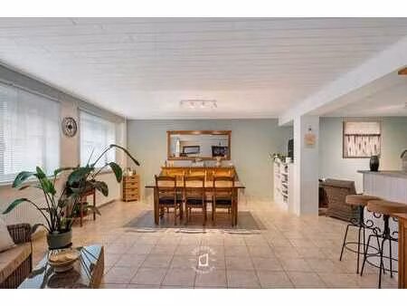 gerenoveerd gelijkvloers app. inlusief garagebox.