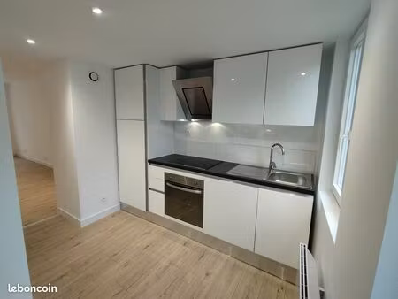 maison rénovée centre-ville  3 chambres  tout équipée  cour privative - proche commerces e