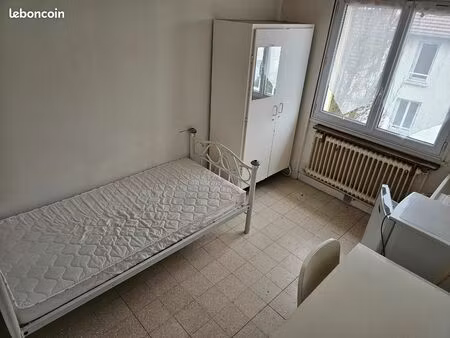 chambre meublée 9m² - proche toutes commodités