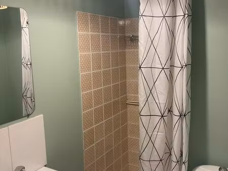 joli studio charnay proche commerces et hôpital