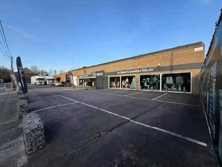 batiment professionnel de 650m2 avec parking