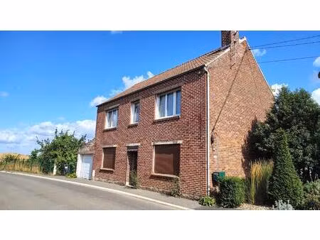 maison individuelle  3 chambres + bureau  garage et jardin  rénovation intérieure à prévoi
