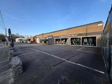 entrepot de 650m2 avec parking