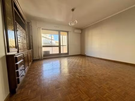 t2 balcon calme castellane