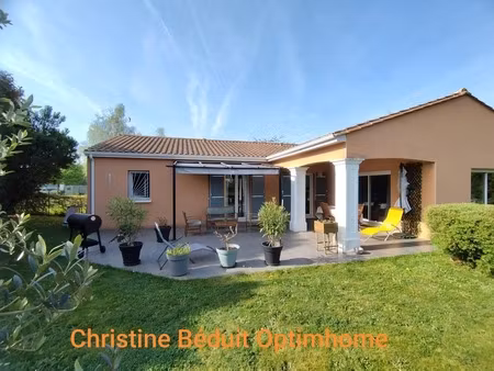 charente  proche la rochefoucauld  maison de plain-pied 139 m²  garage  carport  terrain 2