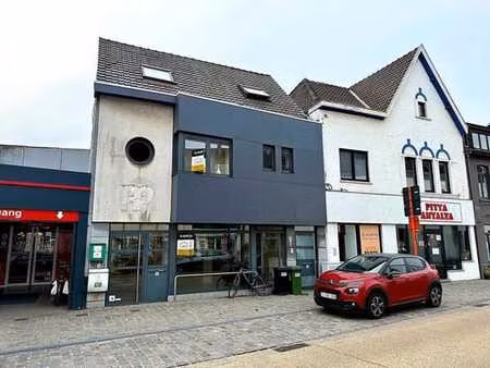immeuble commercial avec 2 unités et appartement