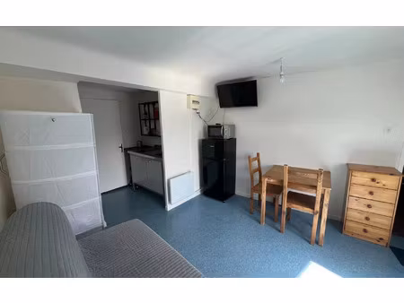 location appartement  m² t-1 à riez  330 €