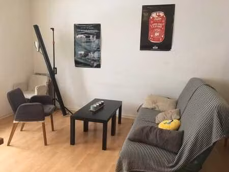 grand studio lumineux au rdc proche place stéphanie