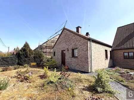 maison plain pied avec terrasse  jardin et parkings