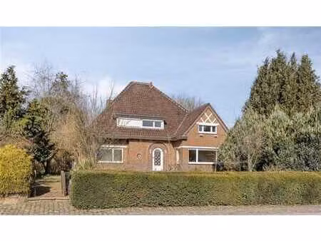 charmante maison à rénover sur un magnifique terrain