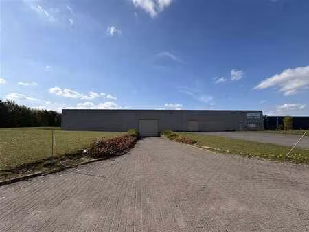 entrepôt exceptionnel de 2500m² à gembloux