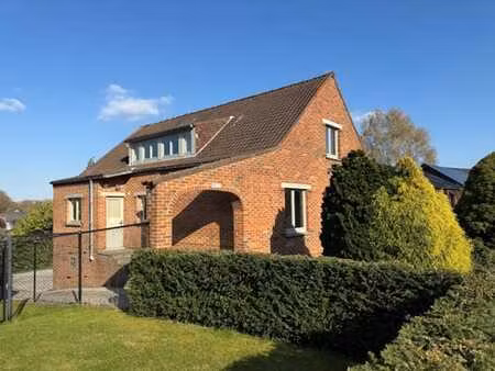 charmante villa rénovée avec terrasse  double garage  jardin