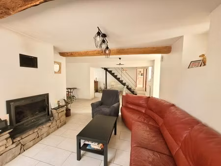 en exclusivité  à moins de 10 minutes de riom et 20 minutes de clermont-ferrand. a 200 mèt