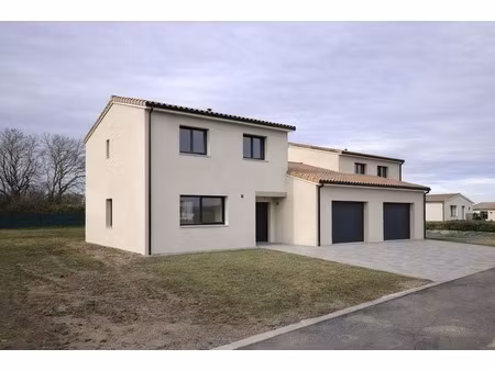 superbe maison contemporaine avec vue dominante t5 – grazac centre