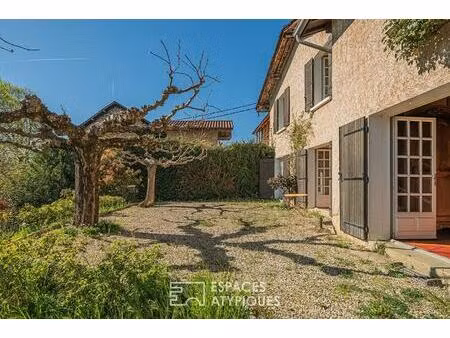 demeure à réinterpréter et son jardin bucolique