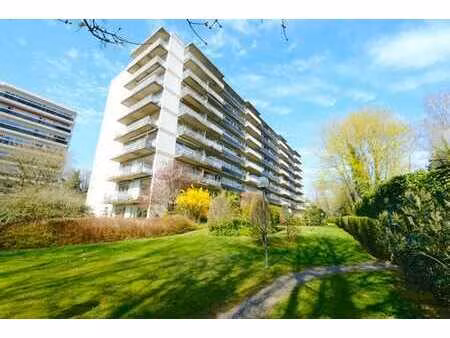 appartement 2 ch avec terrasse dans un cadre verdoyant