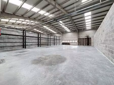 spacieux entrepôt de ±178m² à louer à ferrières