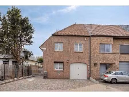 maison semi-mitoyenne avec grandes chambres et jardin sud