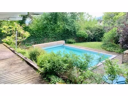 maison de luxe à vendre dans le quartier glaisins