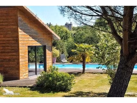 villa 6 pièces 250 m²