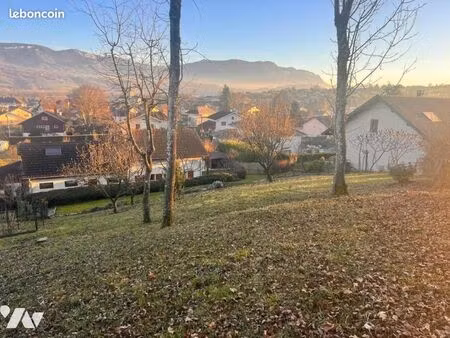 terrain 710 m² albens