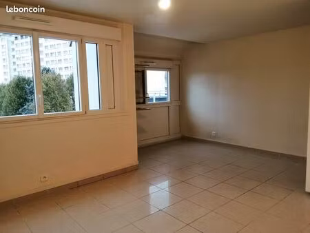 studio 1 pièce 32 m²