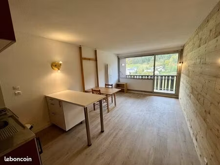 studio 1 pièce 27 m²
