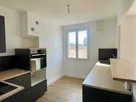 appartement t2 – 44 m² – villefranche (derrière la gare  à 5 min à pied)