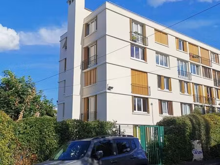 94400 vitry appartement 3 pieces 52.23 m² avec une cave et un parking commun