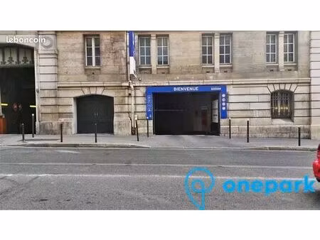 parking/box 12 m² paris 08