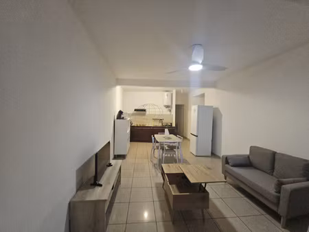 a louer studio meublé de 35 m2 à saint benoit secteur centre