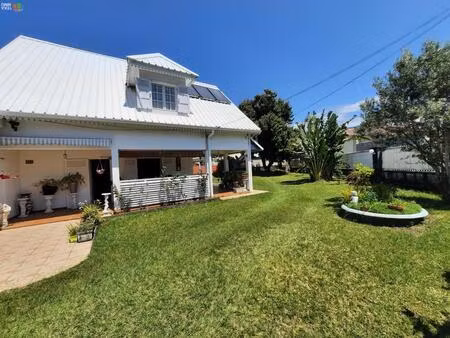 a vendre maison f4 de 118.60m2 sur terrain 600m2 rdm les hauts