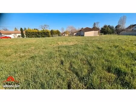 terrain 775 m² renaison