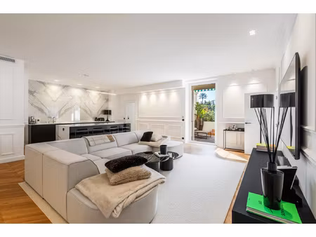 rare : appartement entierement renove avec gout + terrasse d