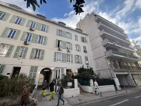 a vendre  local tous usages  39.50 m² environ + parking secteur nice centre