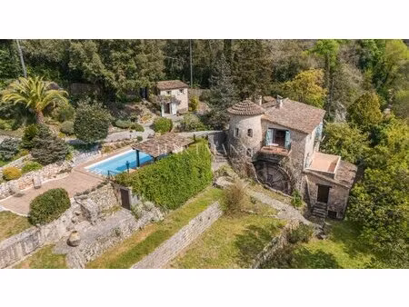 l'âme d'un moulin du xviiie siècle – un joyau patrimonial au bord de l'eau à valbonne