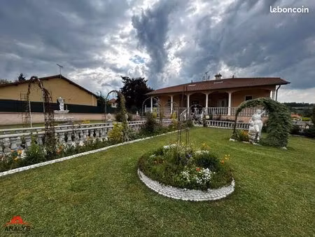 maison 7 pièces 234 m²