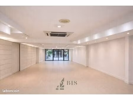 local commercial 145 m² roanne