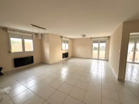 à louer f3 spacieux avec balcon  garage et réserve blotz