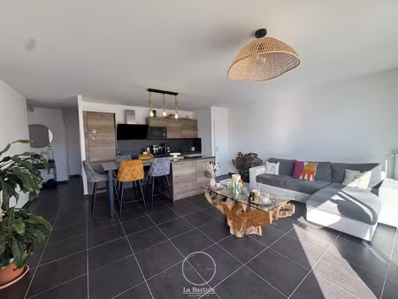 magnifique appartement dans résidence sécurisée - 71 70 m2 -