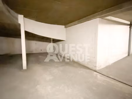 grand emplacement de parking paris 14