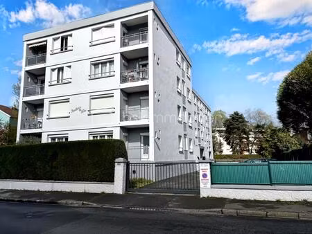 parking de 15 m² à pau