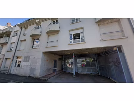 place de parking pour deux roues sécurisée quartier saint