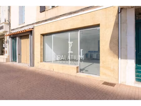 murs commerciaux à vendre place de la plaine à manosque