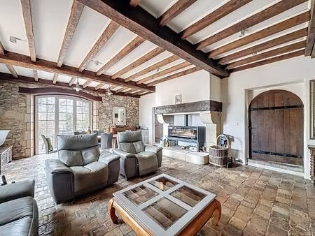 maison de caractère avec beaux volumes  au cœur d’un environnement rare